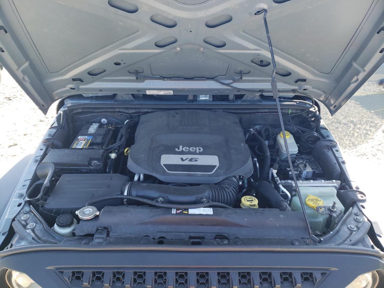 1C4BJWDG7EL289352 2014 Jeep Wrangler Unlimited Sport