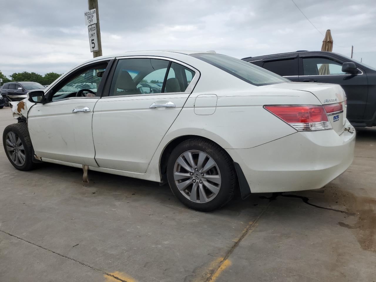 1HGCP3F82BA006596 2011 Honda Accord Exl