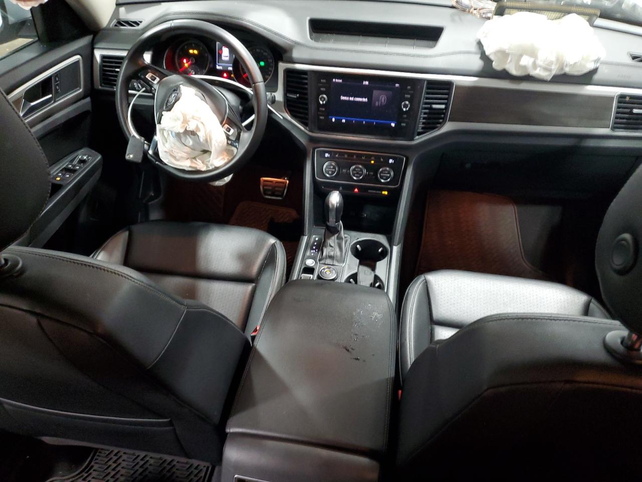 1V2XR2CA0KC613529 2019 Volkswagen Atlas Se