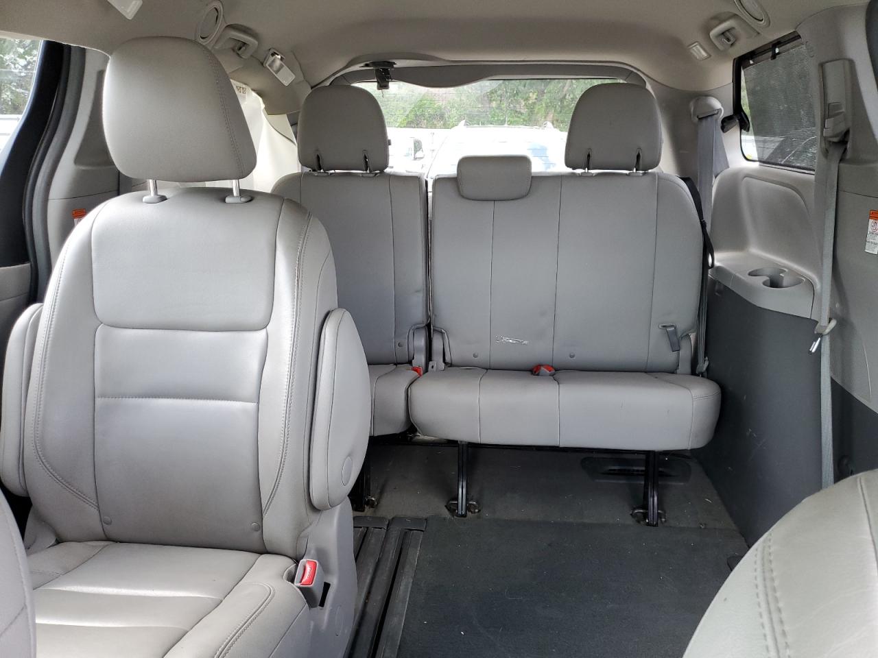 5TDYK3DC3FS635688 2015 Toyota Sienna Xle