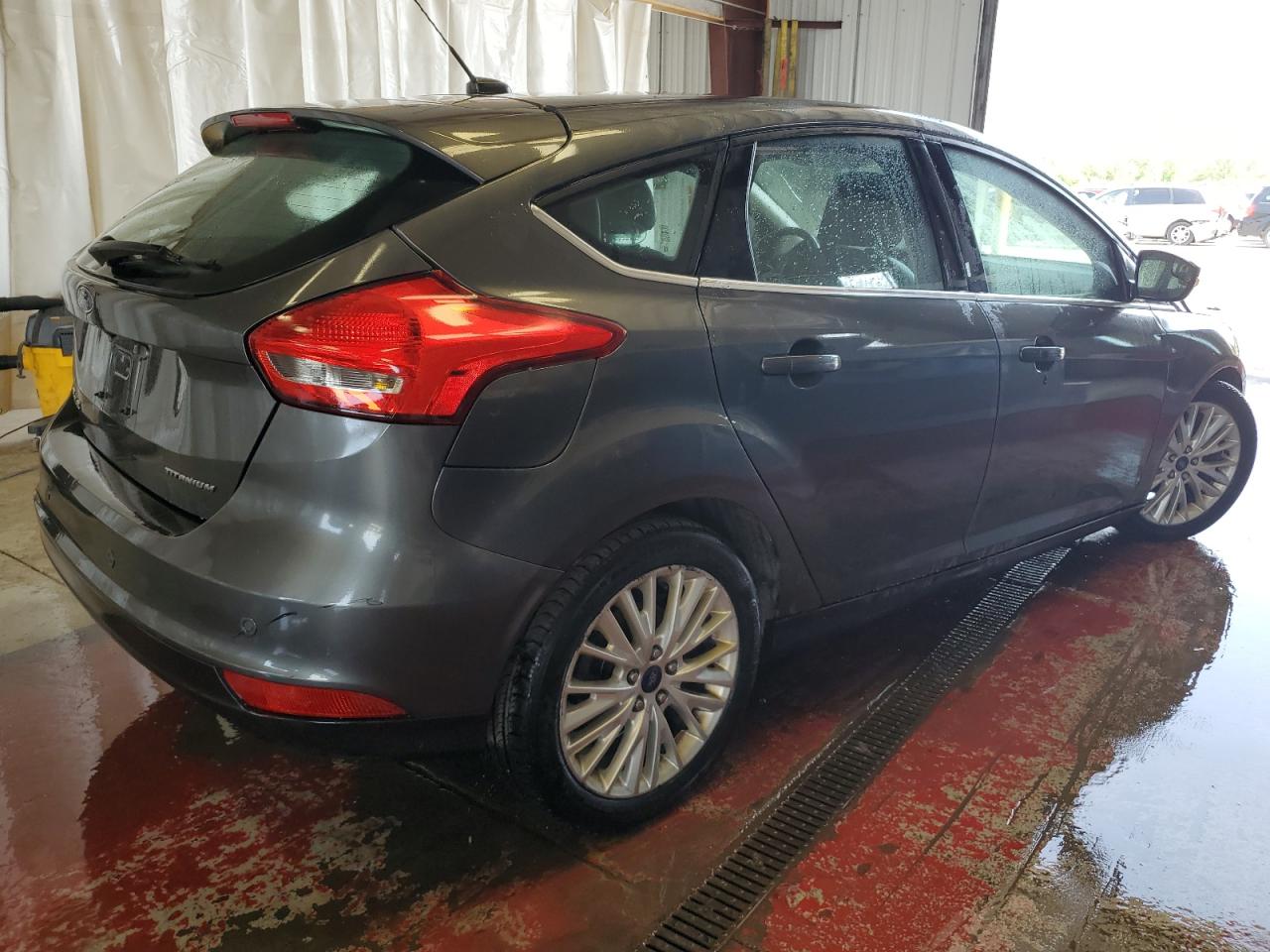 1FADP3N27JL221657 2018 Ford Focus Titanium