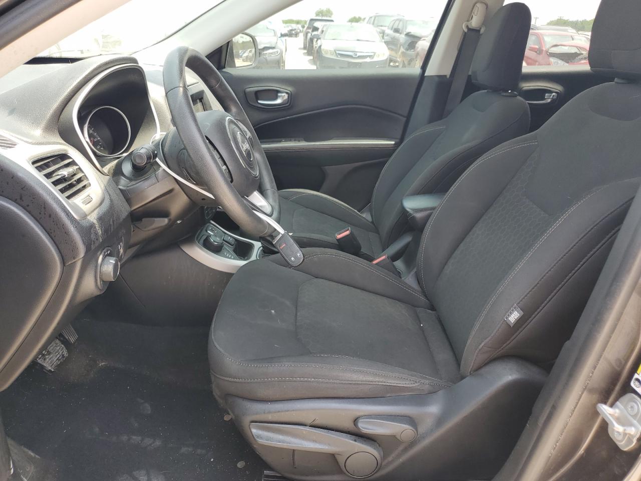 3C4NJDAB2JT457861 2018 Jeep Compass Sport