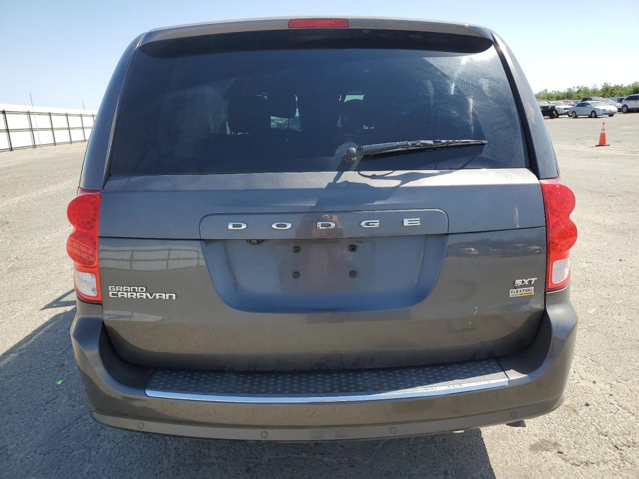 2C4RDGCG2JR209857 2018 Dodge Grand Caravan Sxt