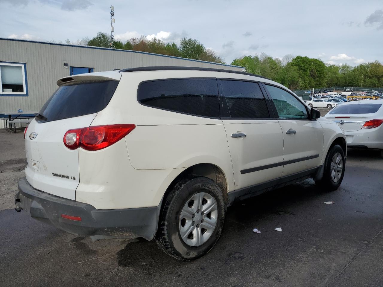 1GNKRFED2BJ391587 2011 Chevrolet Traverse Ls