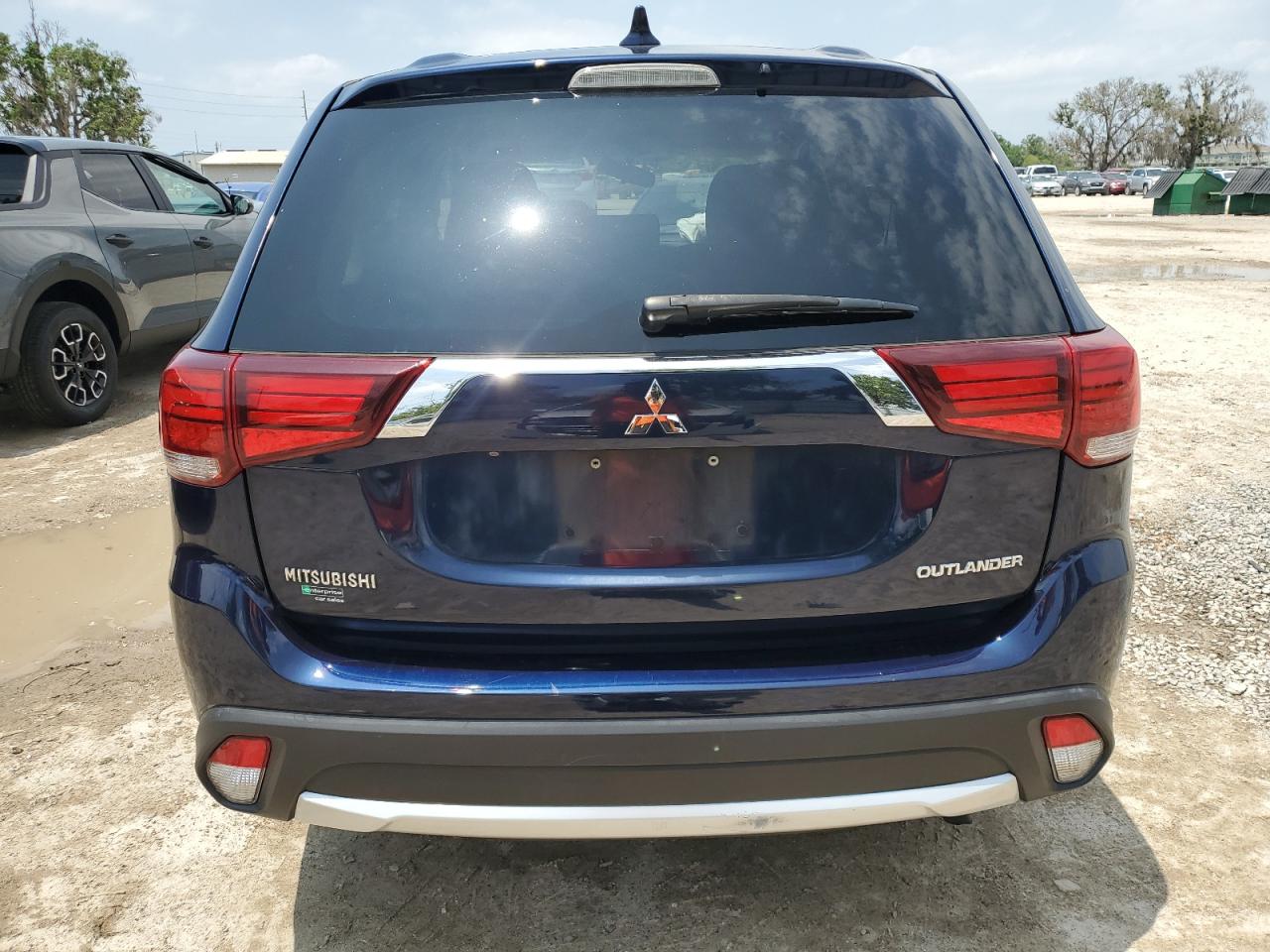 JA4AD2A33JZ055501 2018 Mitsubishi Outlander Es