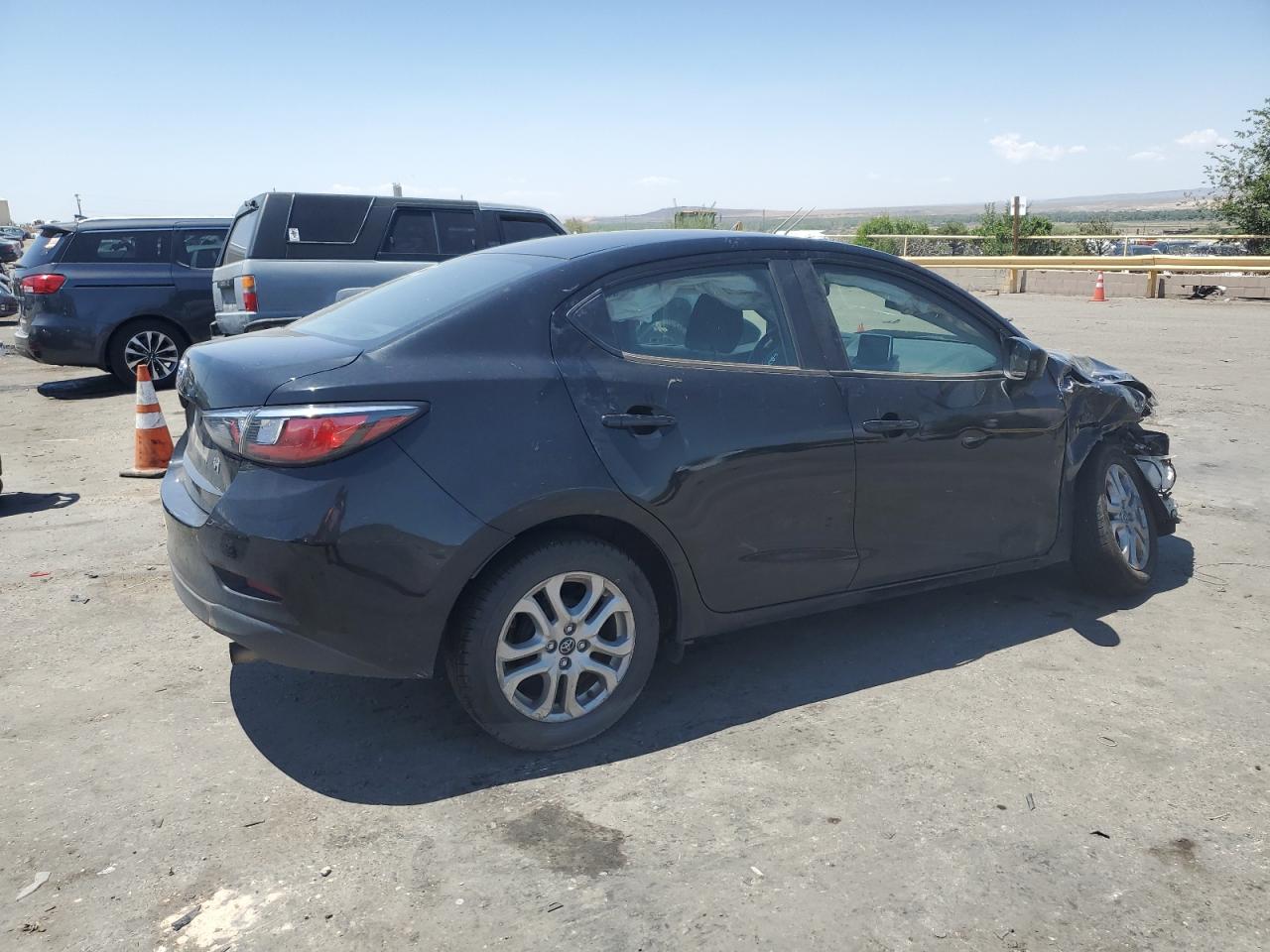 2018 Toyota Yaris Ia vin: 3MYDLBYV9JY319510