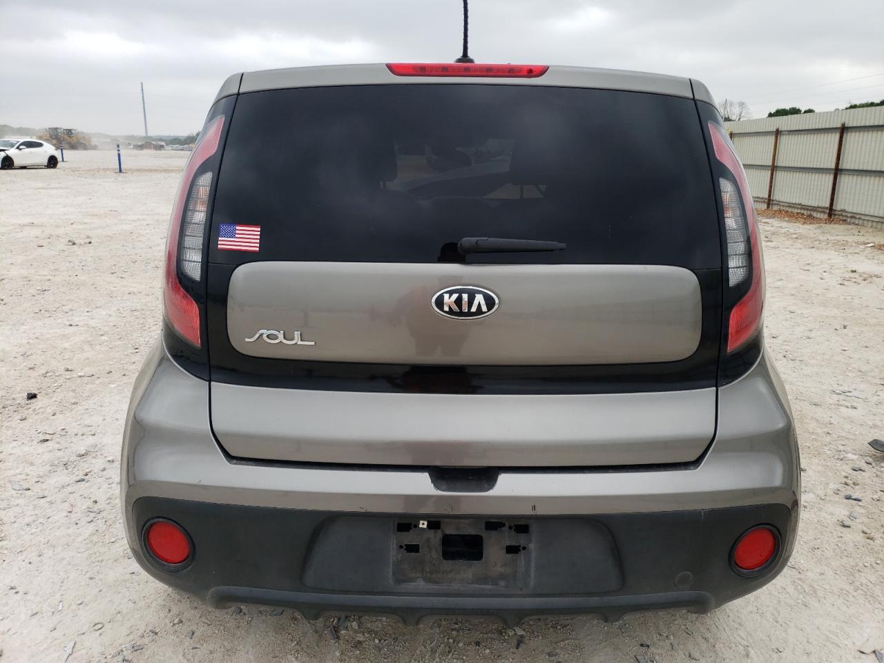 2018 Kia Soul vin: KNDJN2A20J7582966