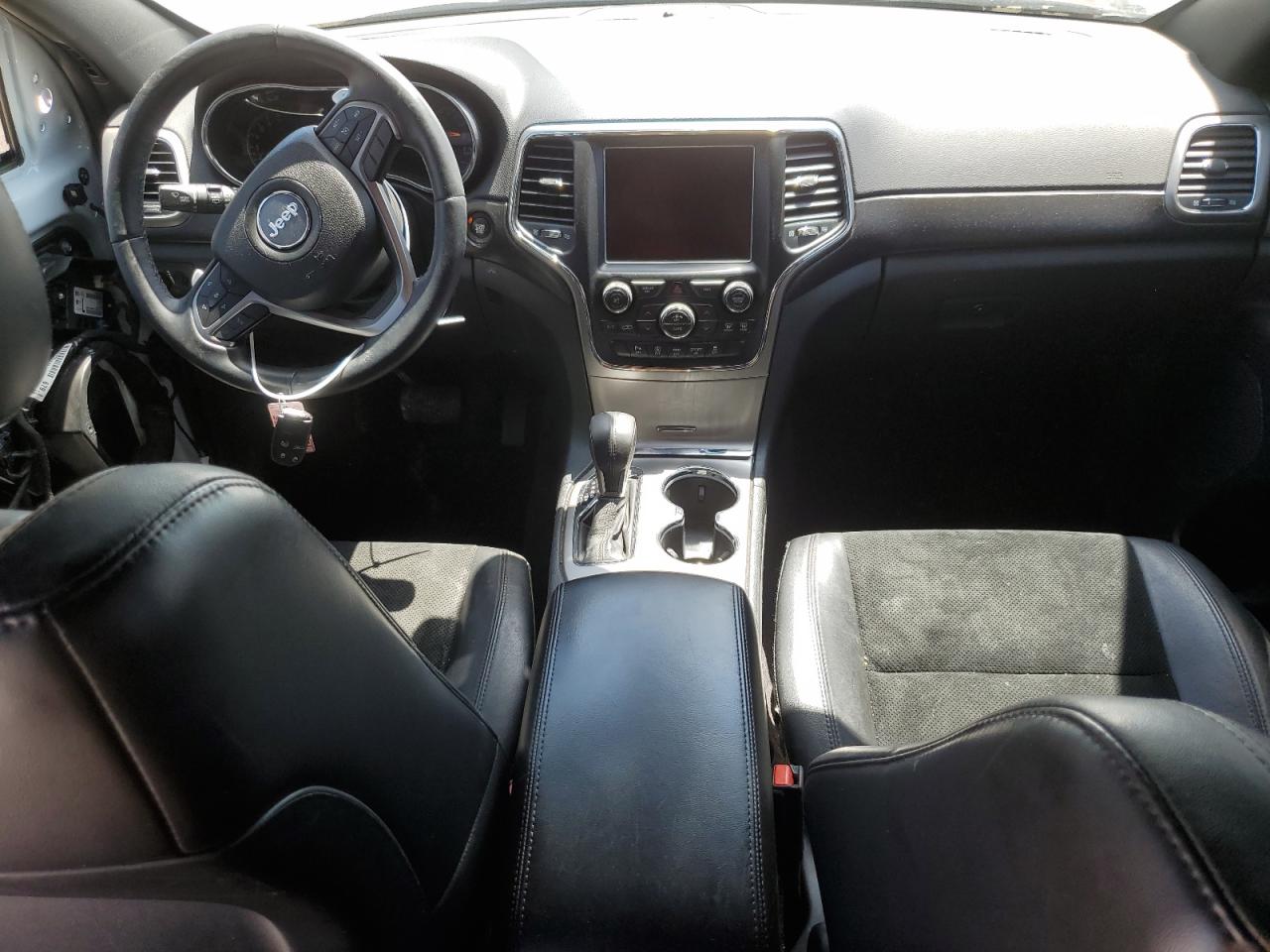 1C4RJFAG7HC735989 2017 Jeep Grand Cherokee Laredo