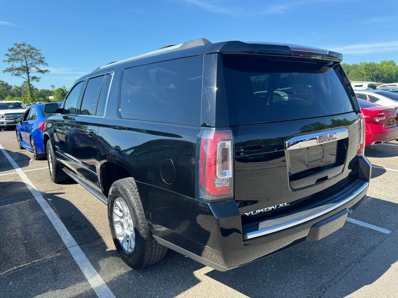 2015 GMC Yukon Xl Denali vin: 1GKS2JKJ9FR710585