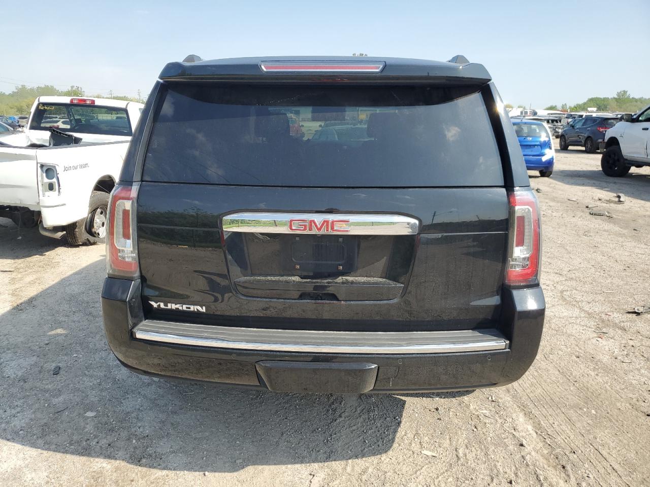 1GKS2CKJ8JR318752 2018 GMC Yukon Denali