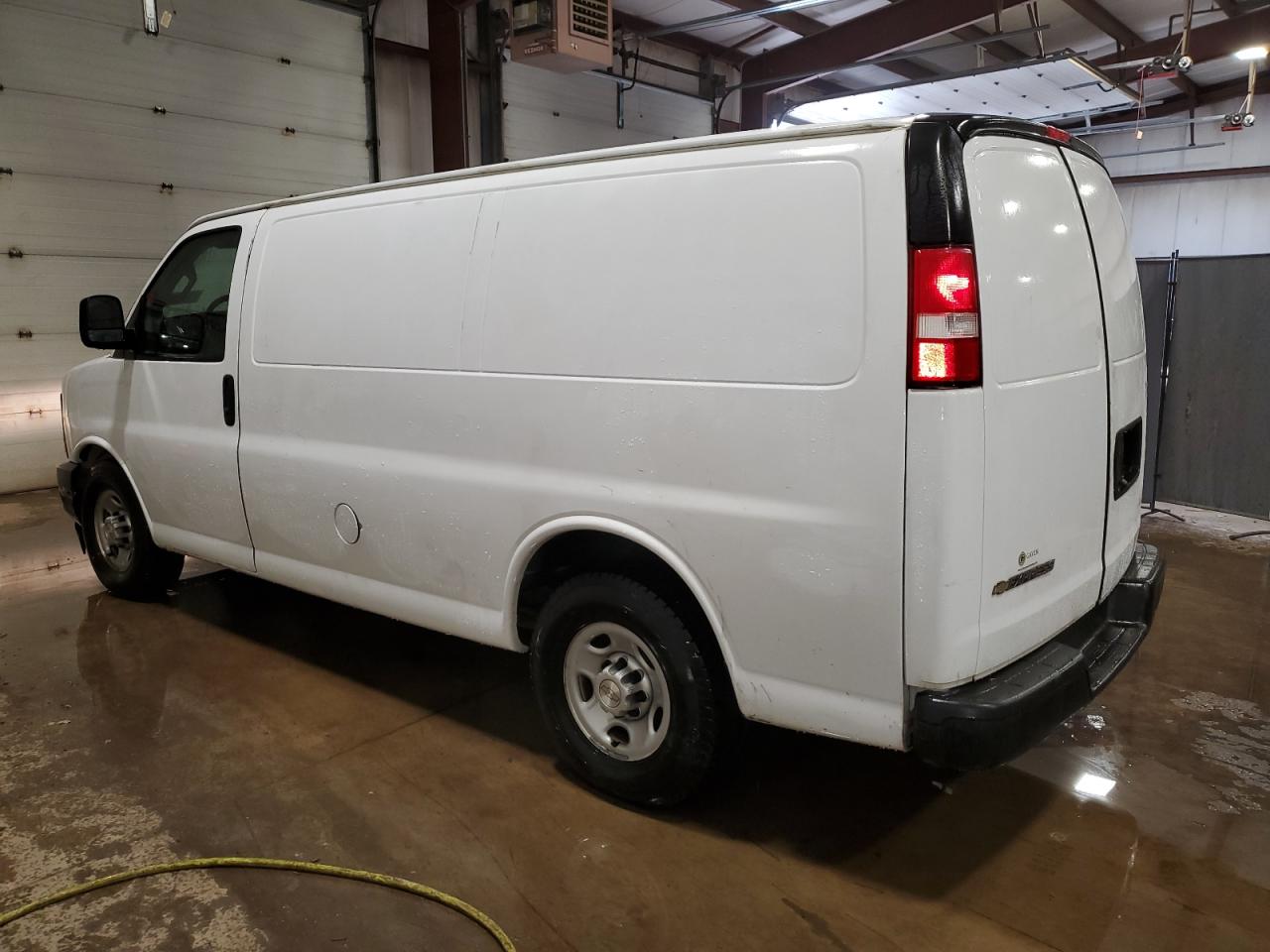 1GCWGAFF5H1104626 2017 Chevrolet Express G2500