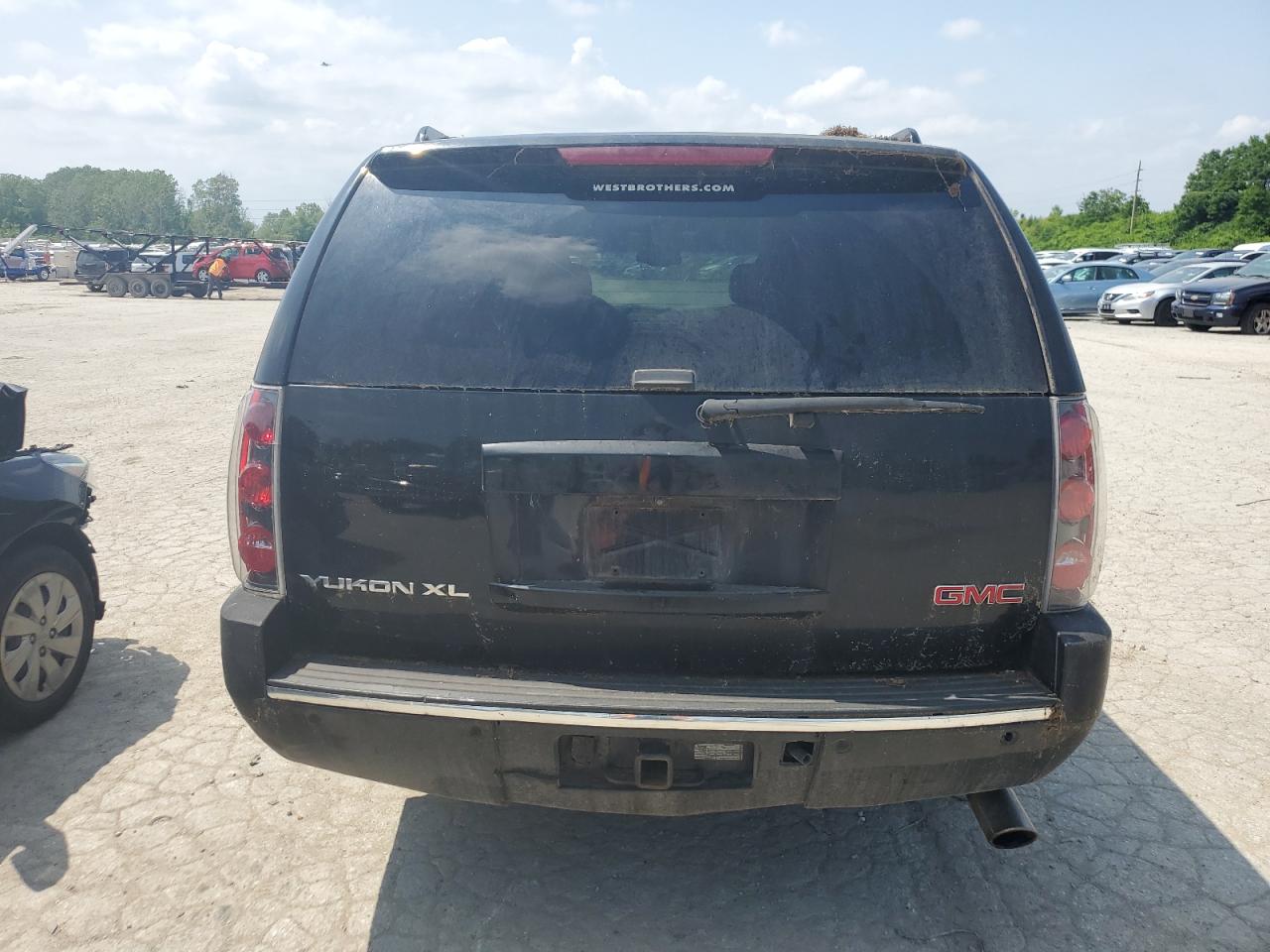 1GKS2MEF7BR269607 2011 GMC Yukon Xl Denali