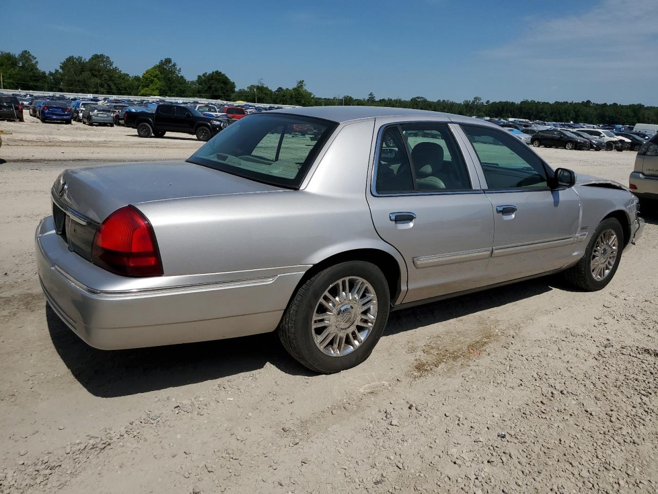 2MEBM7FV7AX621987 2010 Mercury Grand Marquis Ls