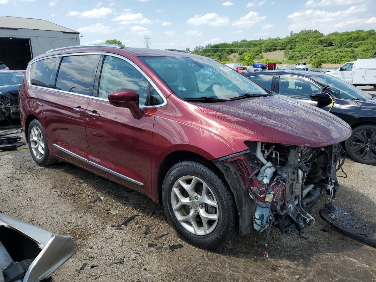 2018 Chrysler Pacifica Touring L vin: 2C4RC1BG1JR122808