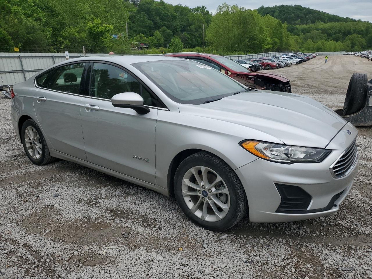 3FA6P0LU2KR138295 2019 Ford Fusion Se