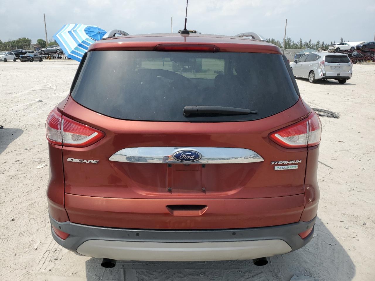 1FMCU0J94FUA94718 2015 Ford Escape Titanium