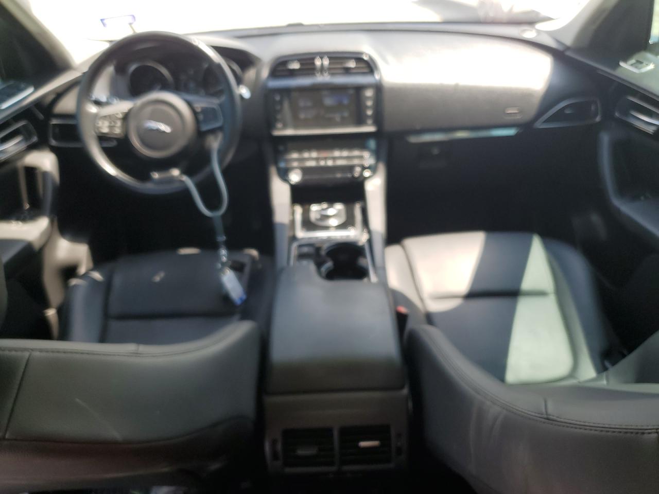 SADCJ2BV5HA493943 2017 Jaguar F-Pace Premium