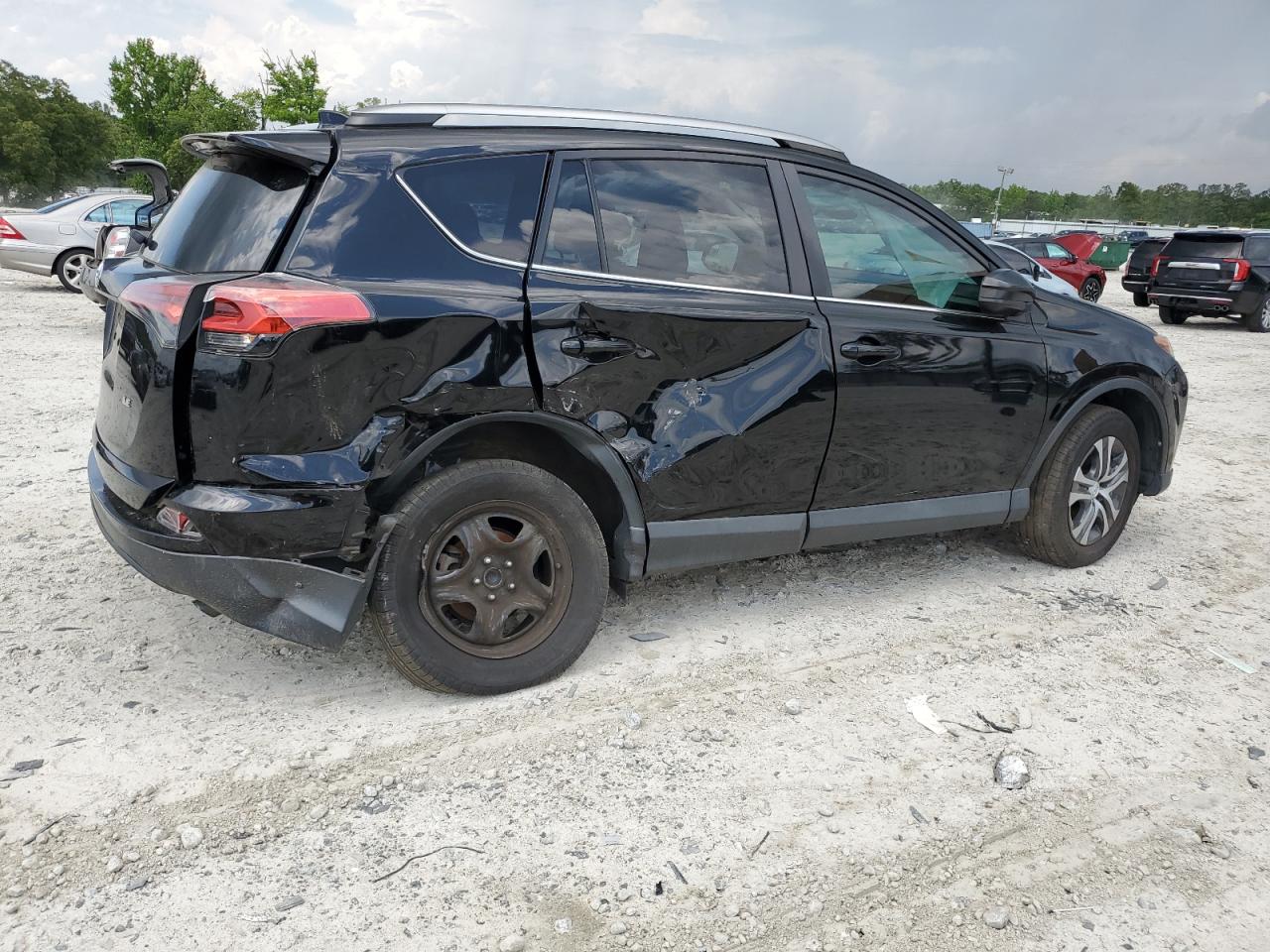 2T3ZFREV7JW497463 2018 Toyota Rav4 Le