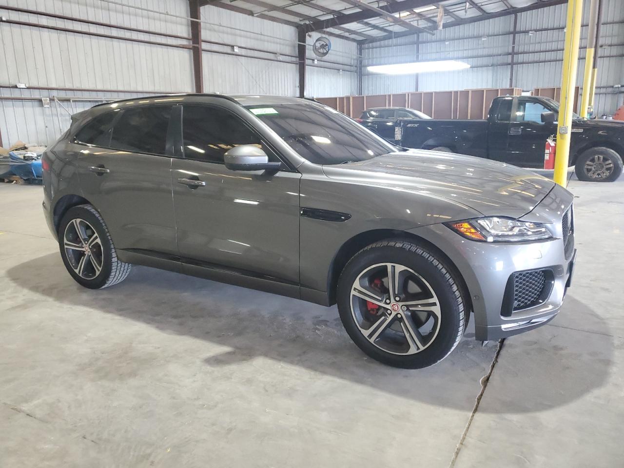 SADCM2BV4HA496369 2017 Jaguar F-Pace S