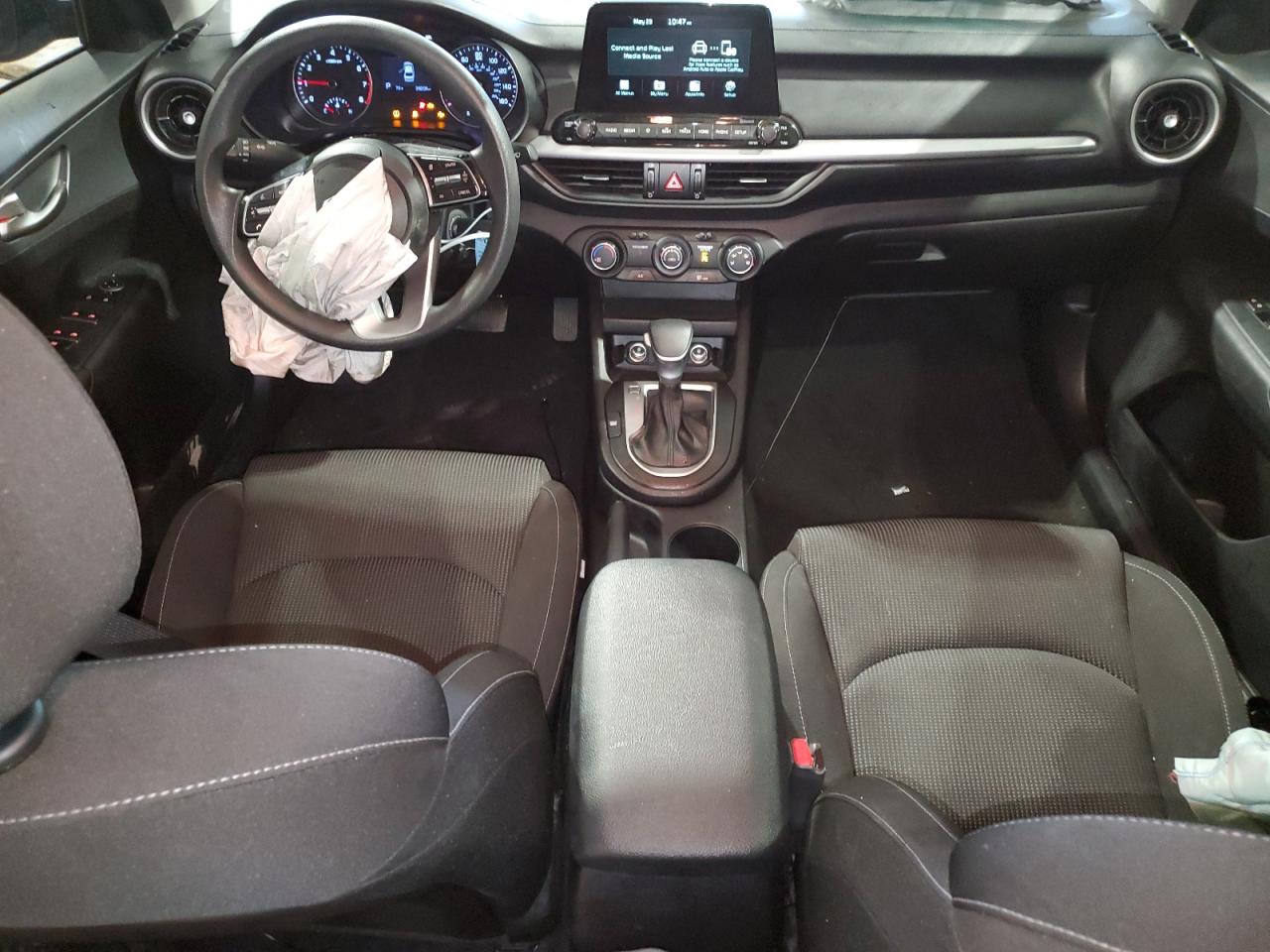 3KPF24AD8ME389271 2021 Kia Forte Fe