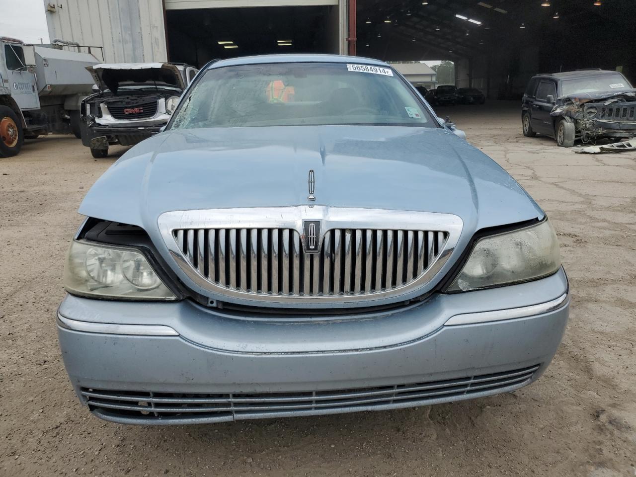 1LNHM81W35Y662233 2005 Lincoln Town Car Signature