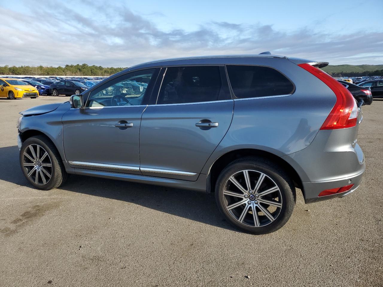 Lot #2962483919 2017 VOLVO XC60 T6 IN