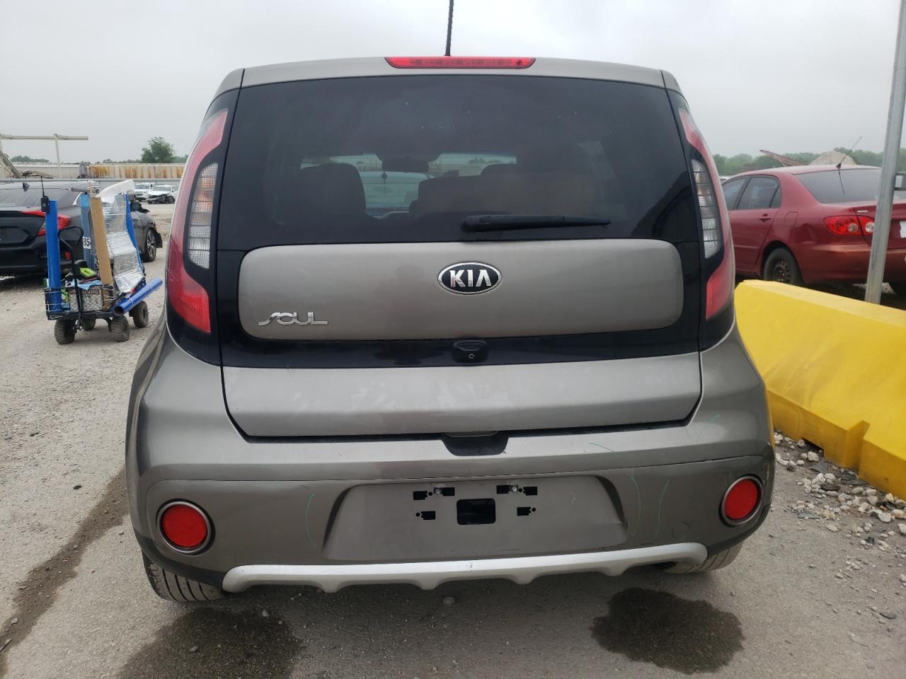 KNDJP3A53J7550264 2018 Kia Soul +
