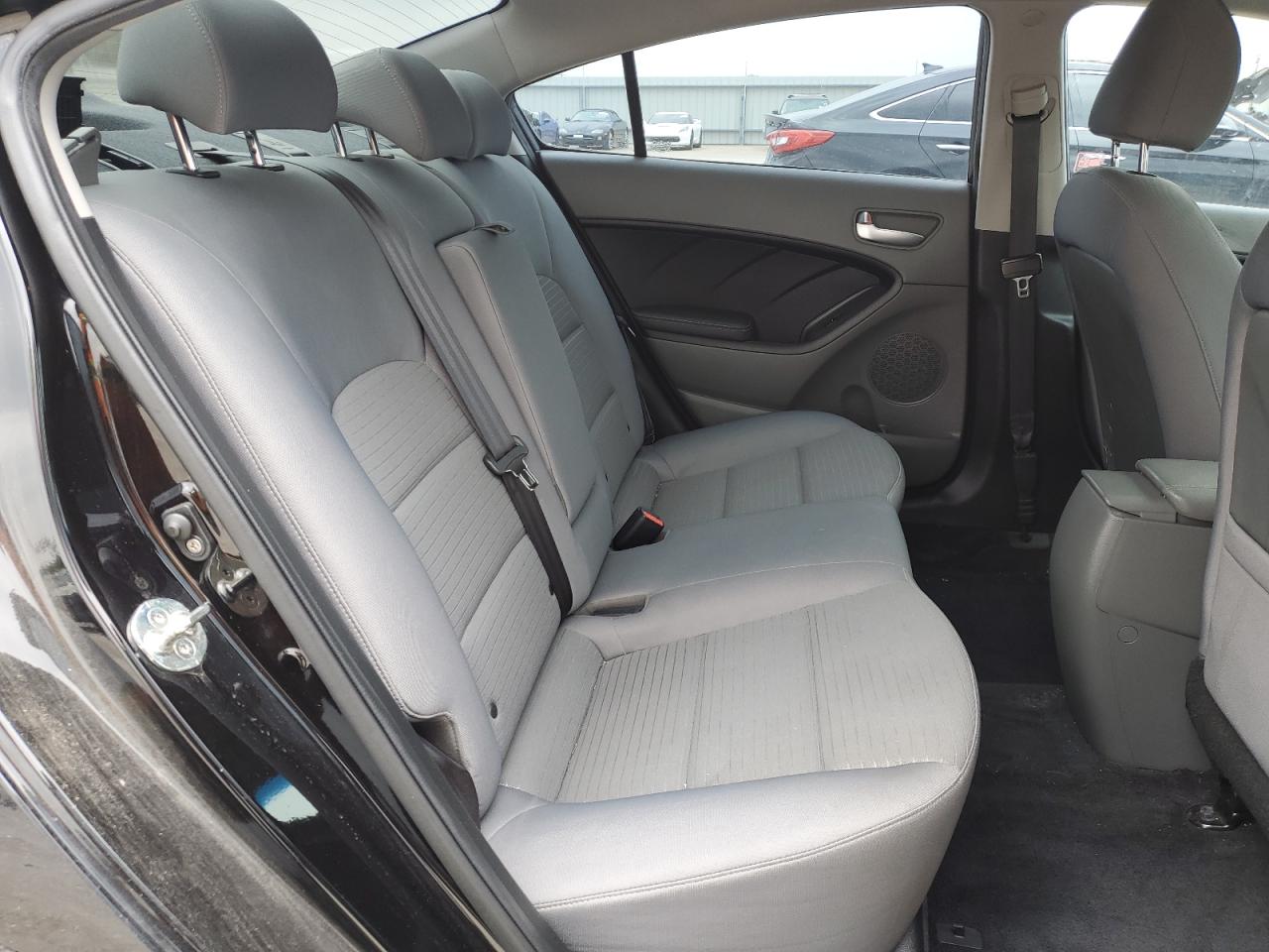 3KPFL4A71JE204061 2018 Kia Forte Lx