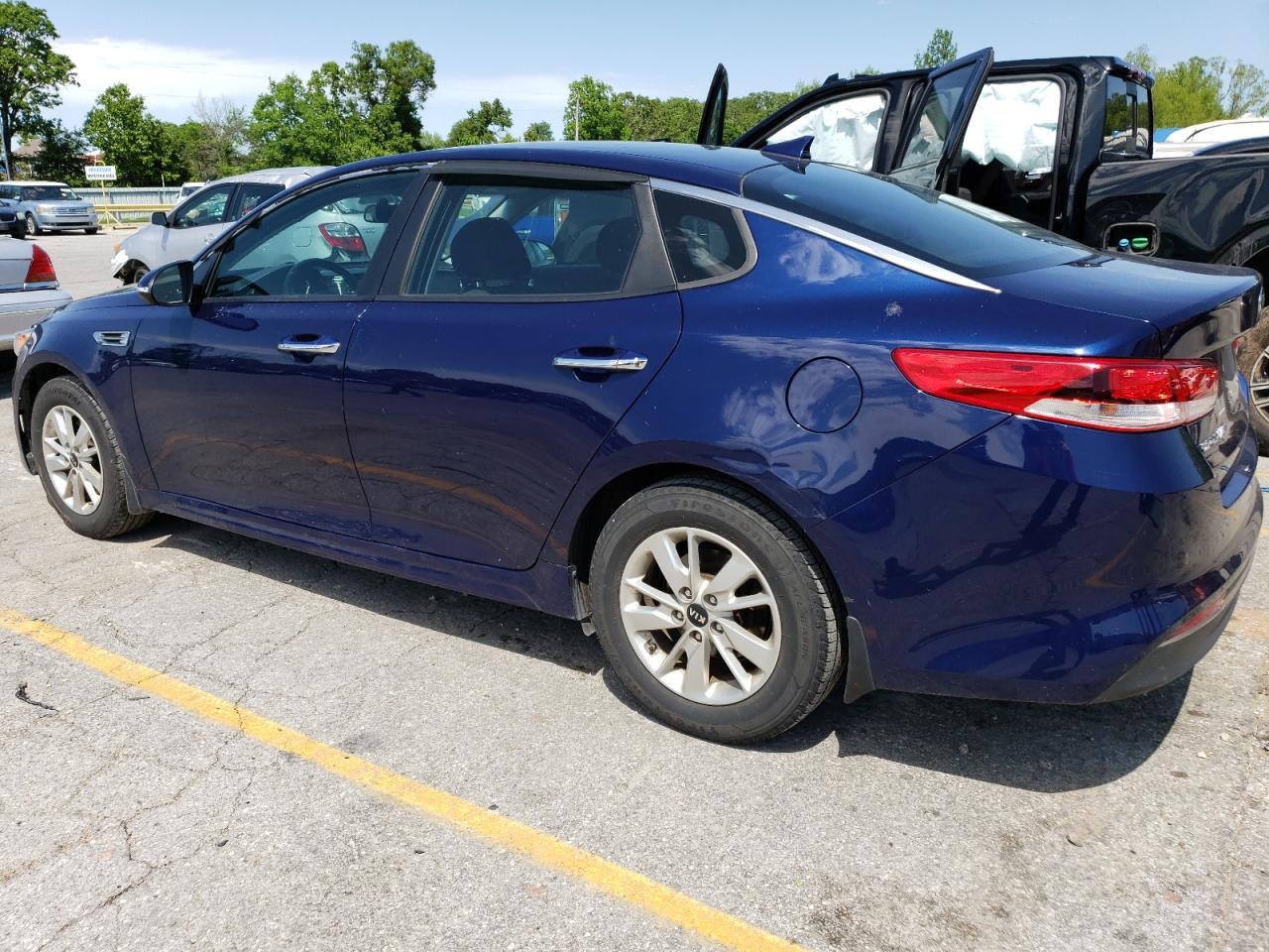 2017 Kia Optima Lx vin: 5XXGT4L39HG152260