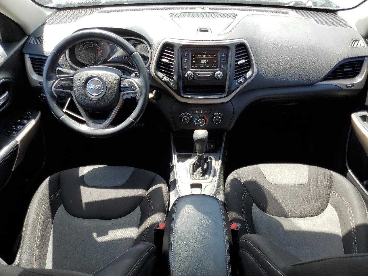 1C4PJLCB8JD620390 2018 Jeep Cherokee Latitude