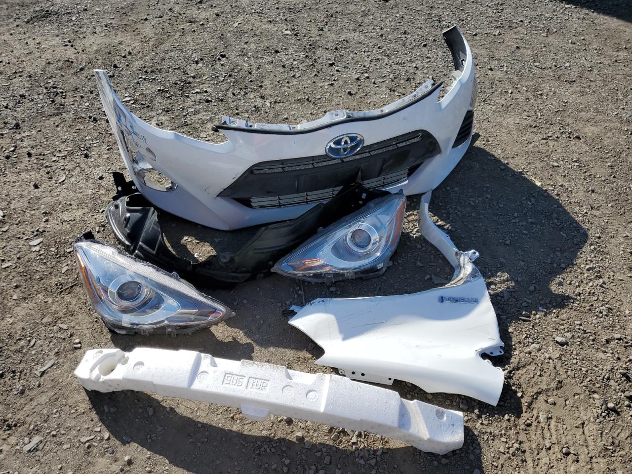 JTDKDTB32G1135202 2016 Toyota Prius C