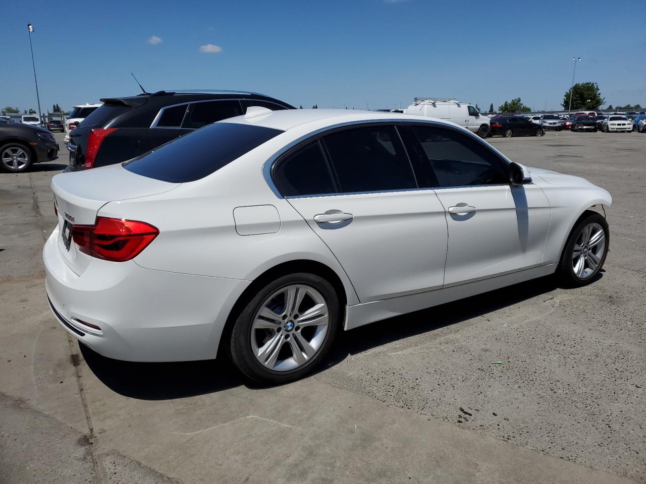 WBA8D9G51JNU72545 2018 BMW 330 Xi