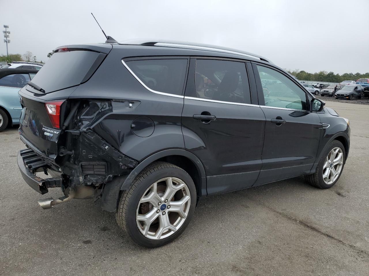 1FMCU9J96KUB91384 2019 Ford Escape Titanium