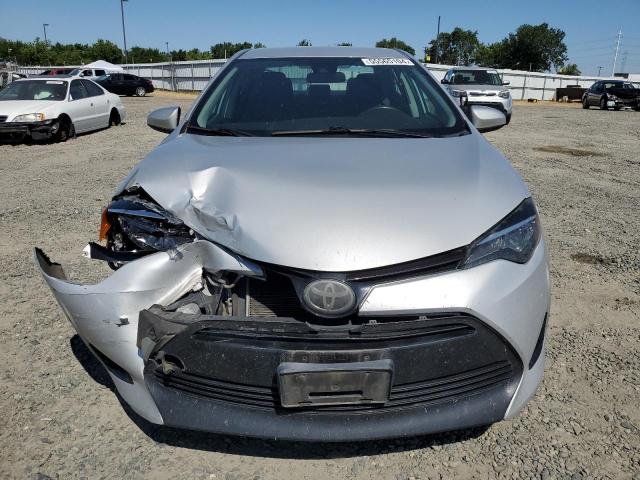 2018 Toyota Corolla L VIN: 2T1BURHE1JC015986 Lot: 55565104