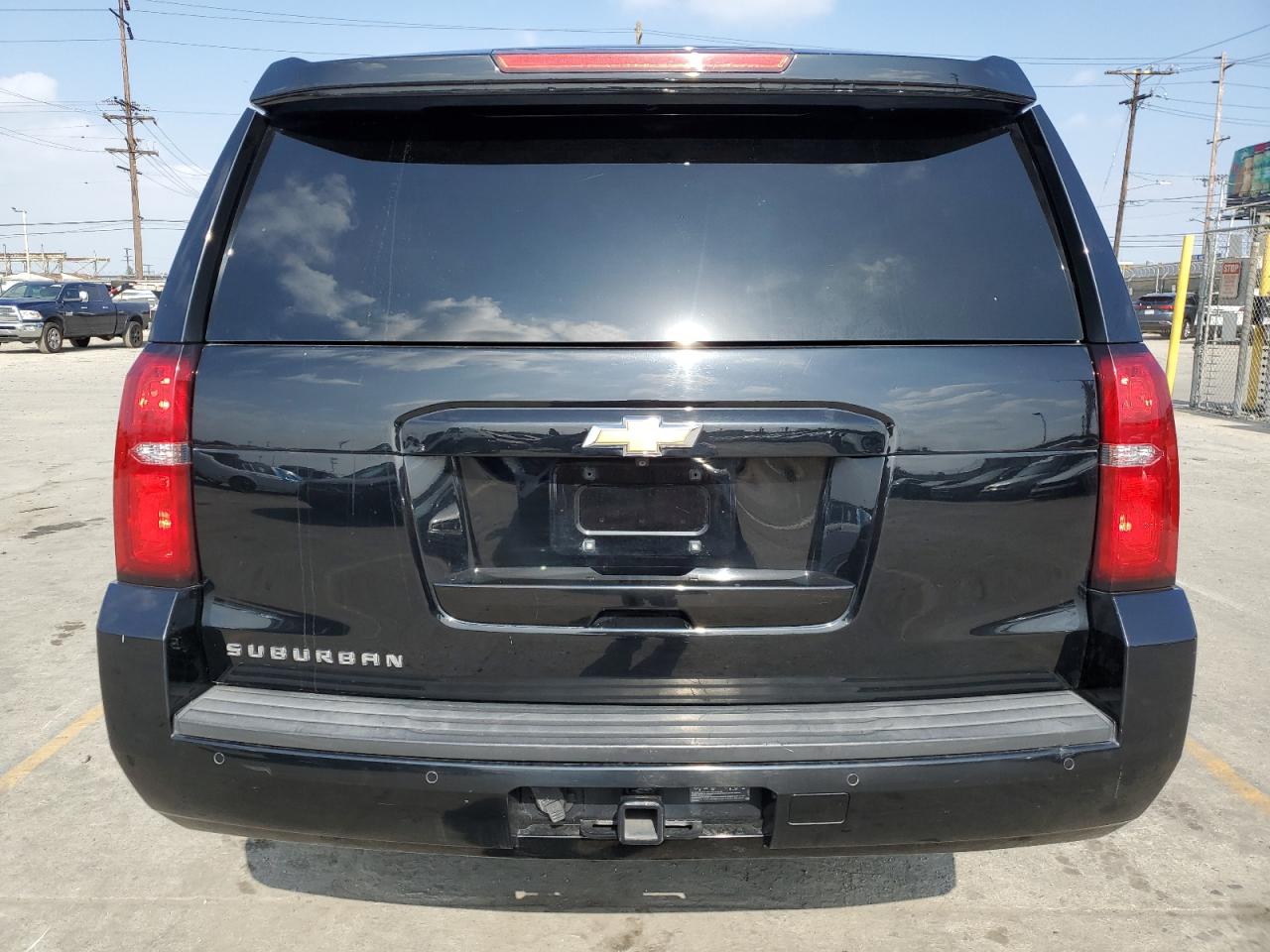 1GNSCHKC3JR233543 2018 Chevrolet Suburban Lt