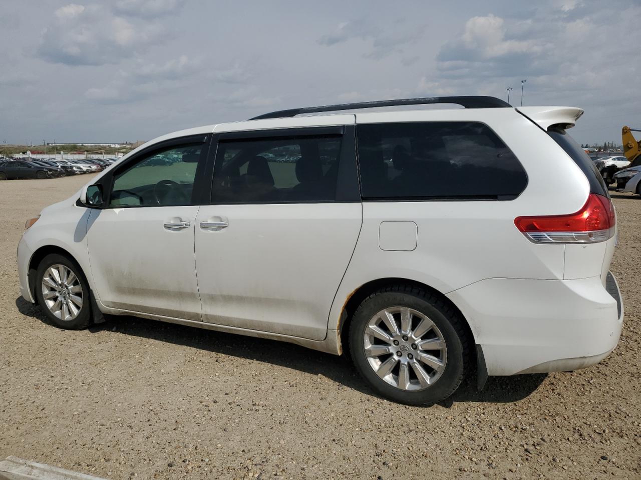 5TDDK3DC5BS009178 2011 Toyota Sienna Xle