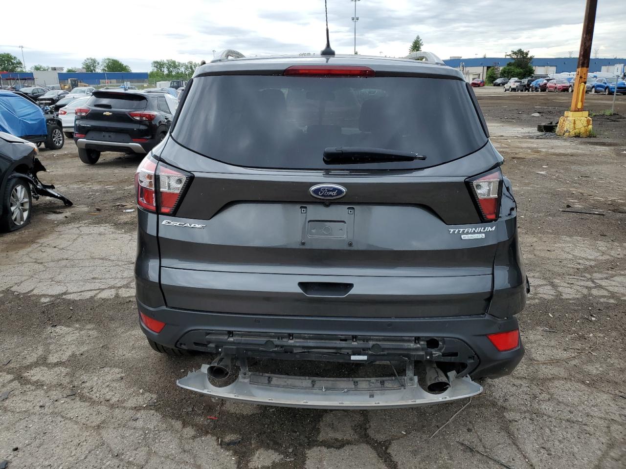 1FMCU0J95JUB71136 2018 Ford Escape Titanium