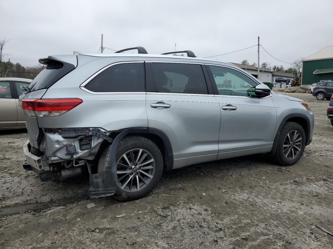 5TDJZRFH5HS398892 2017 Toyota Highlander Se