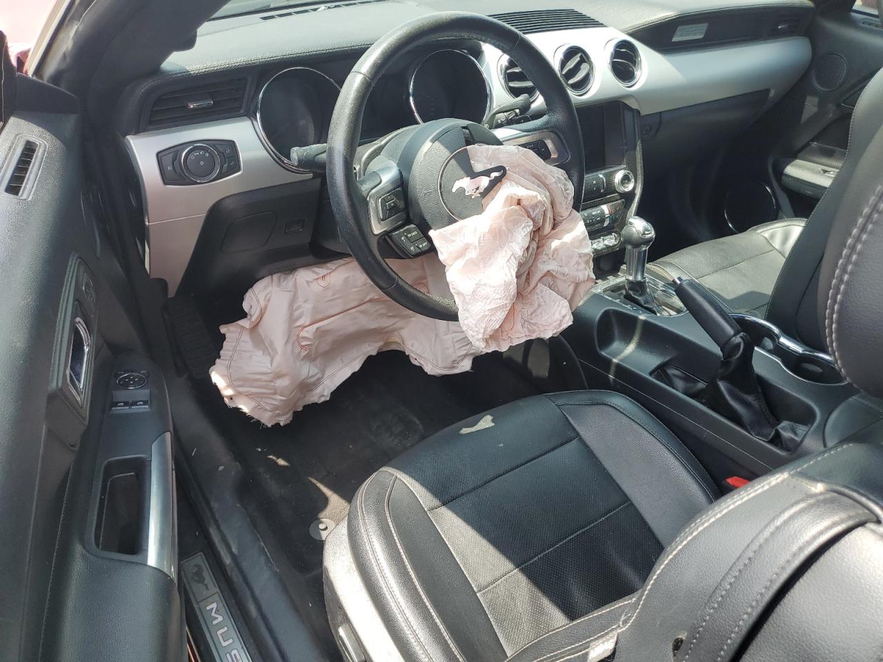 1FA6P8TH6F5318132 2015 Ford Mustang