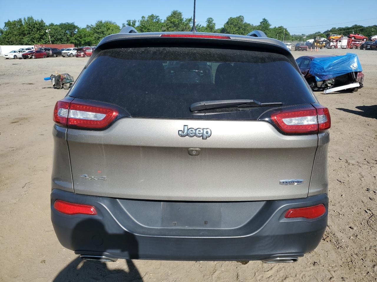 1C4PJMCX0JD601611 2018 Jeep Cherokee Latitude