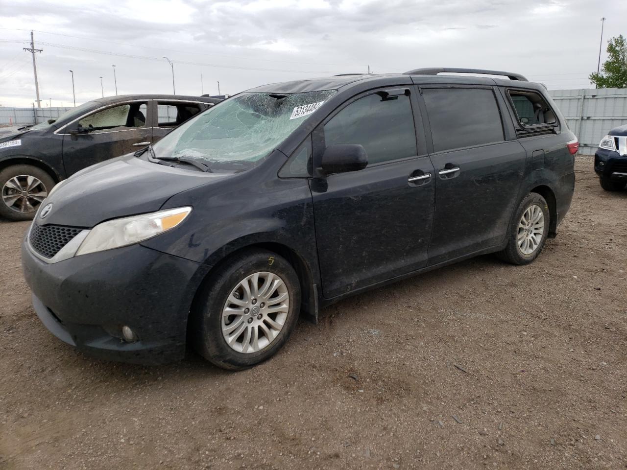 5TDYZ3DC8HS864866 2017 Toyota Sienna Xle