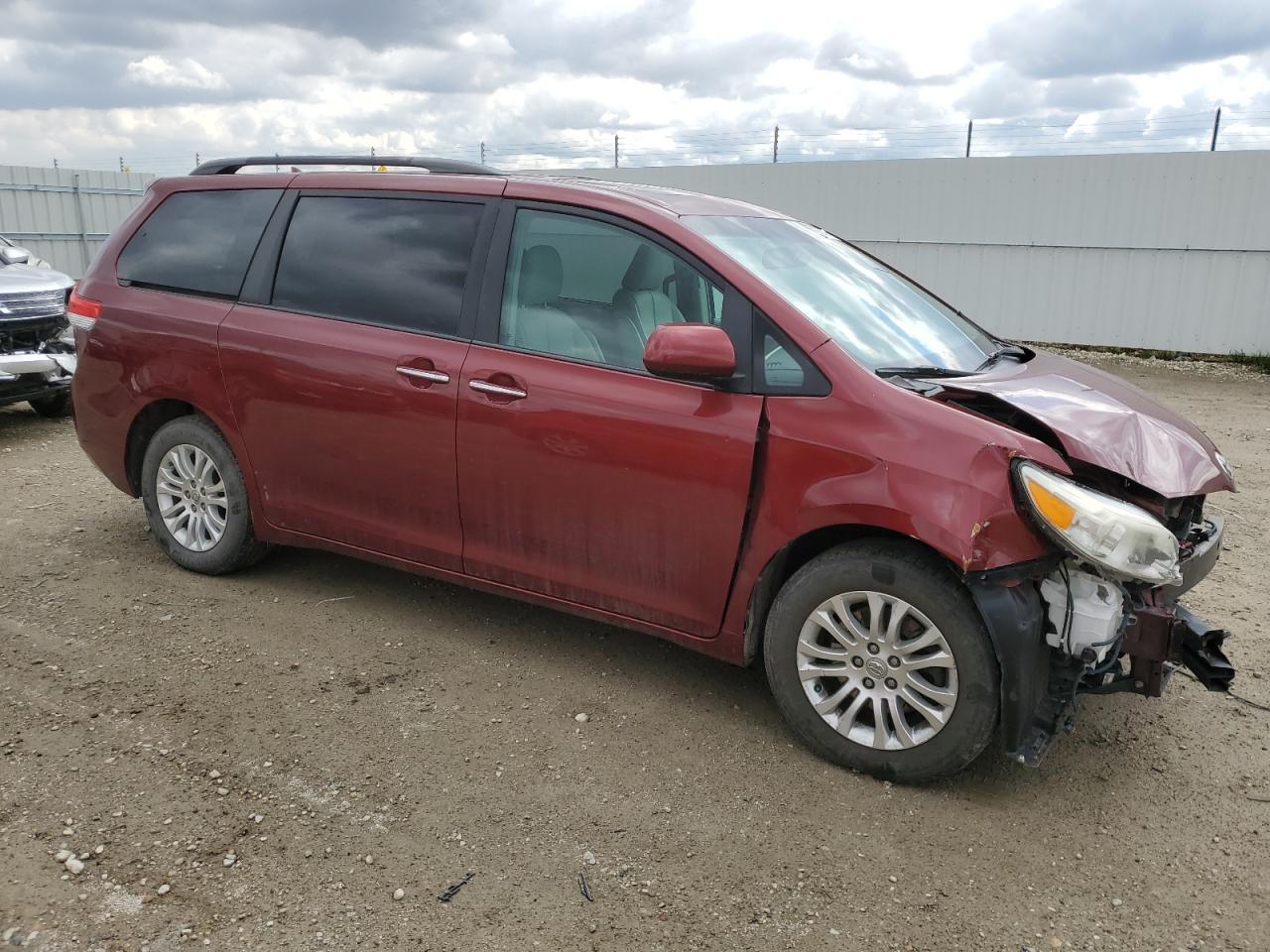 5TDYK3DC3ES419029 2014 Toyota Sienna Xle