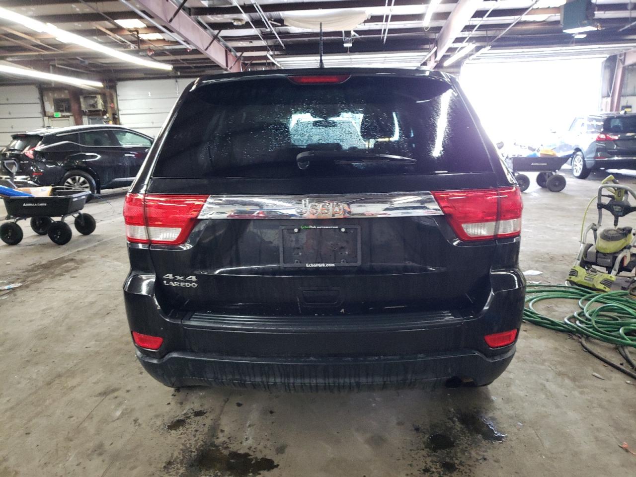 1J4RR4GG9BC582201 2011 Jeep Grand Cherokee Laredo