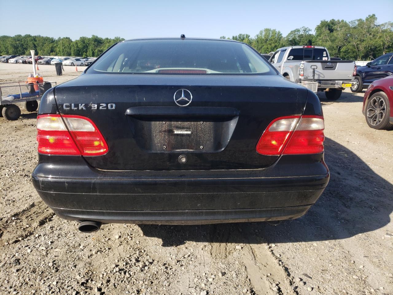 WDBLJ65G8YF127377 2000 Mercedes-Benz Clk 320