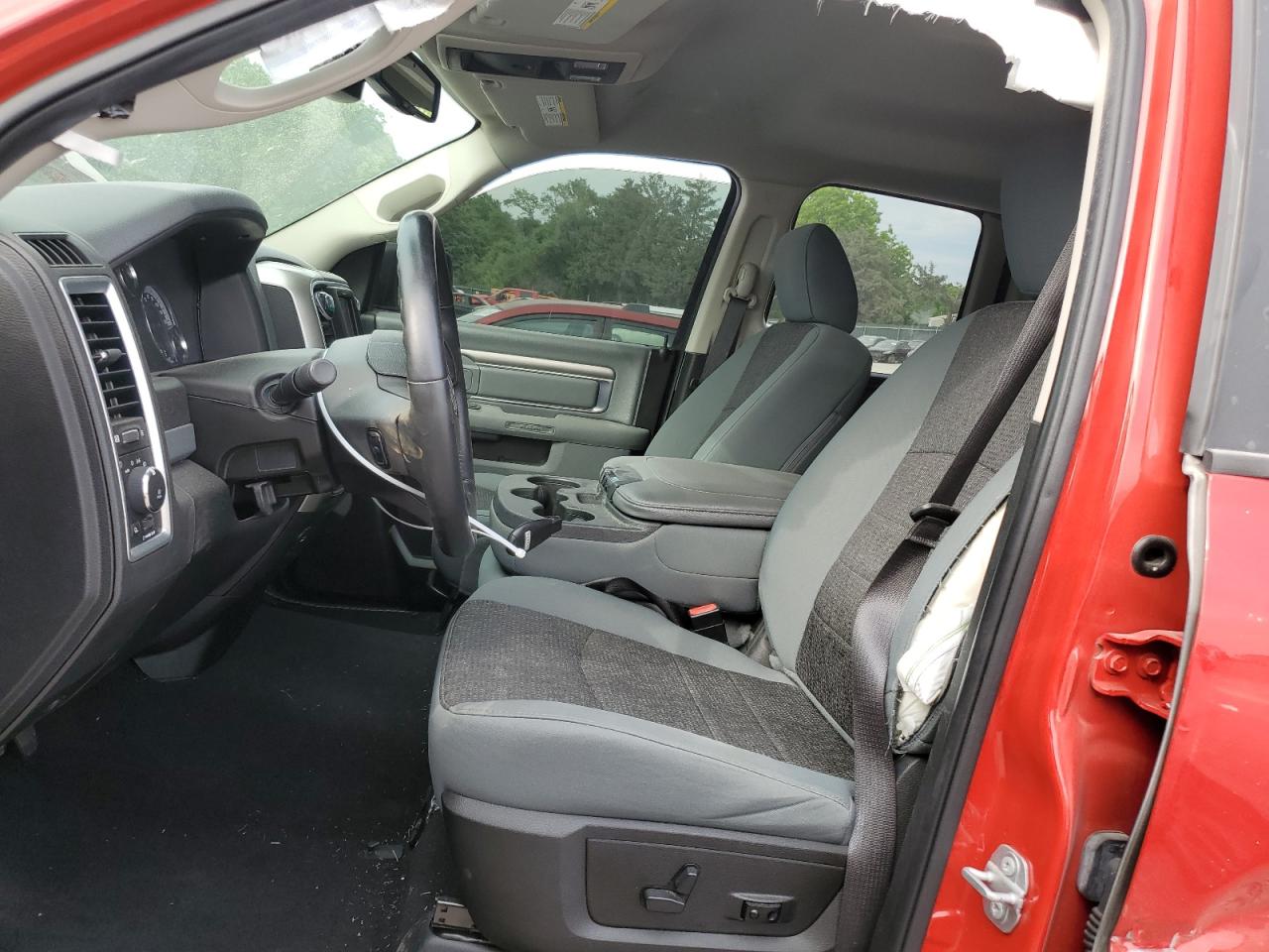 1C6RR7GG6KS617085 2019 Ram 1500 Classic Slt