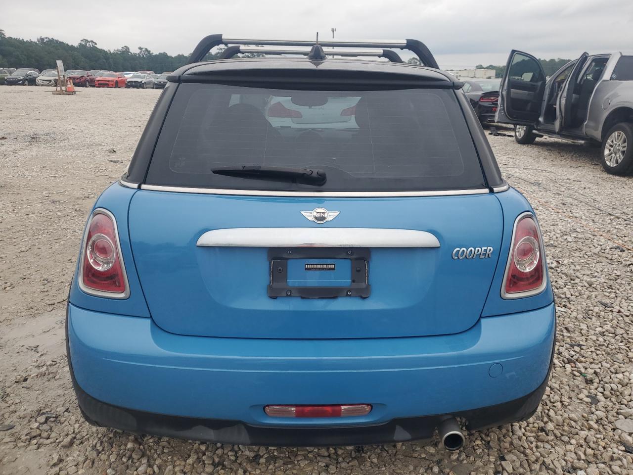 2013 Mini Cooper vin: WMWSU3C5XDT683073