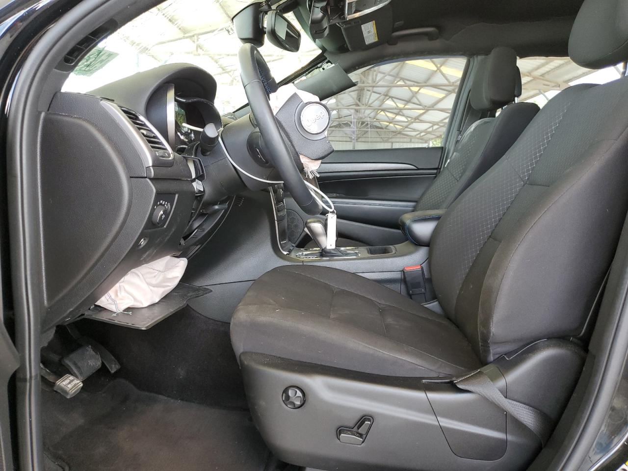 1C4RJFAG3JC358146 2018 Jeep Grand Cherokee Laredo