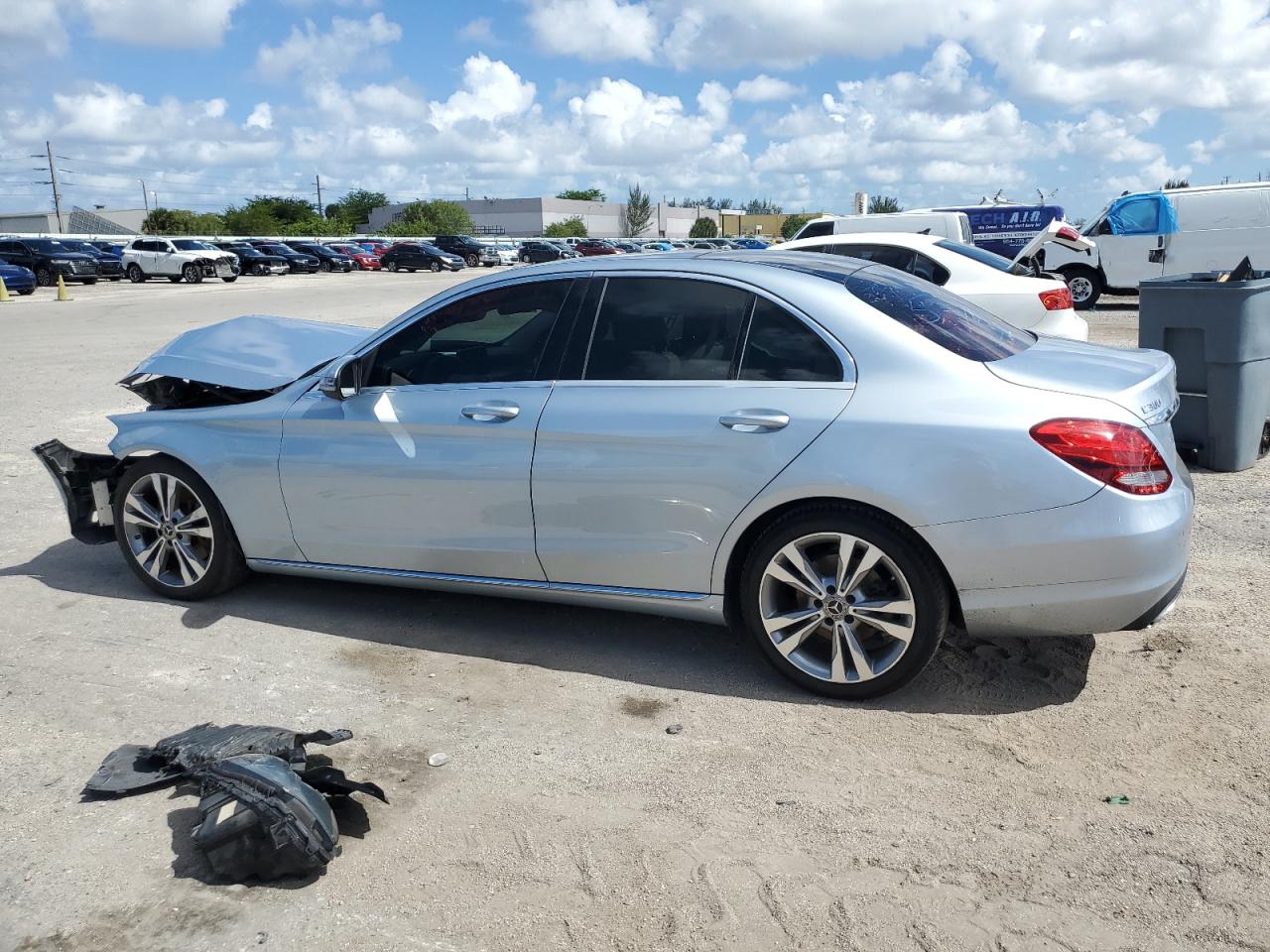 55SWF4JB6HU215569 2017 Mercedes-Benz C 300