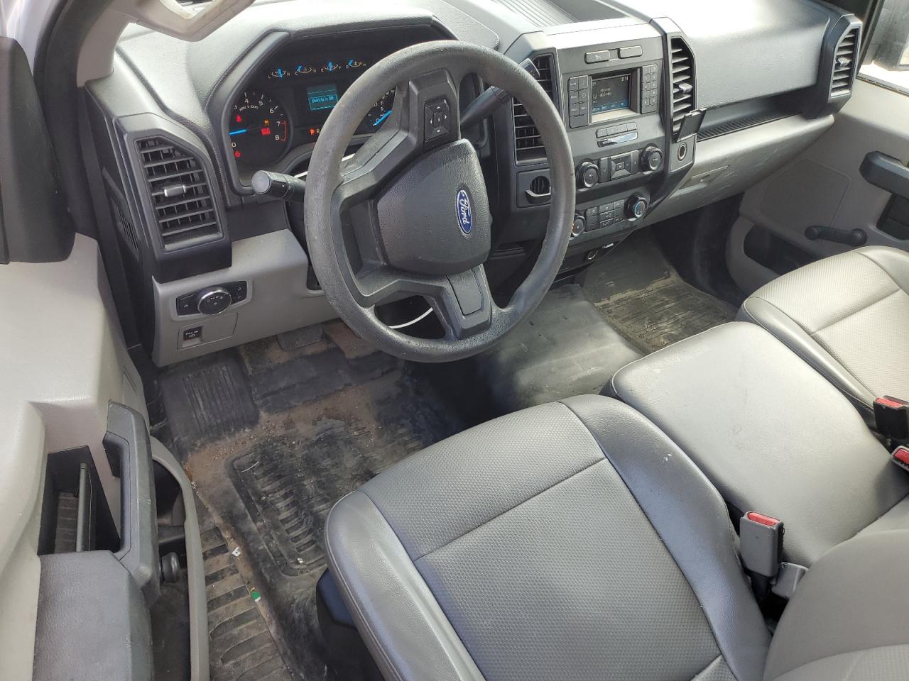 1FTMF1C88HKE33590 2017 Ford F150