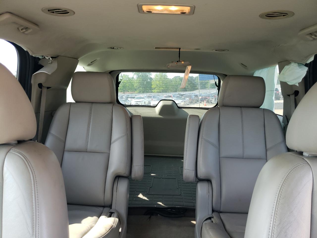 1GNSCBE00BR354949 2011 Chevrolet Tahoe C1500 Lt